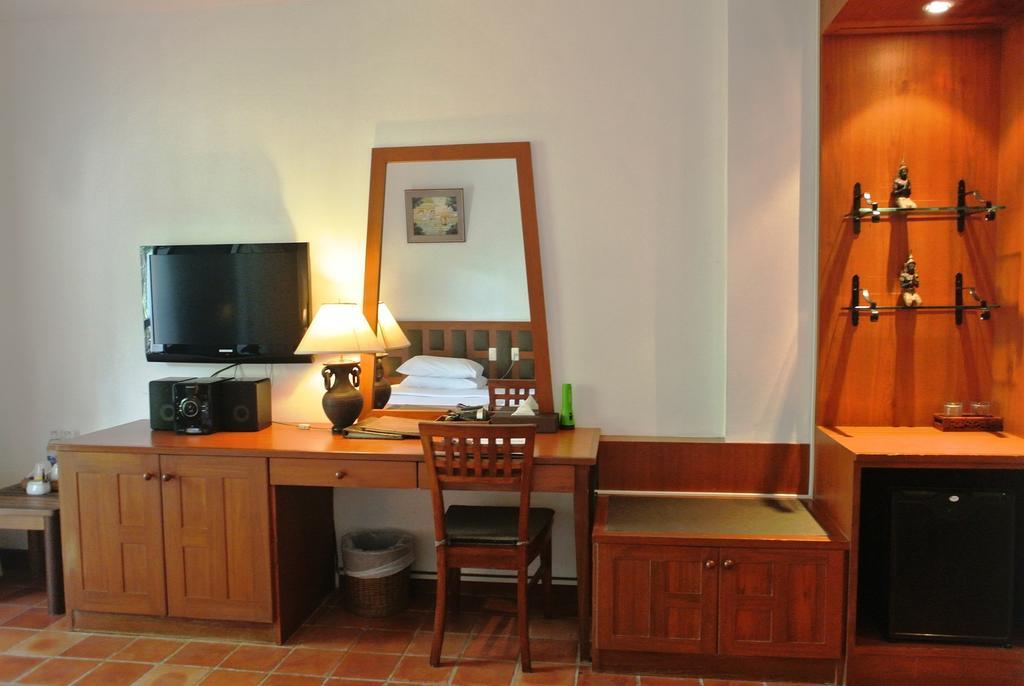 Salathai Resort Patong Номер фото